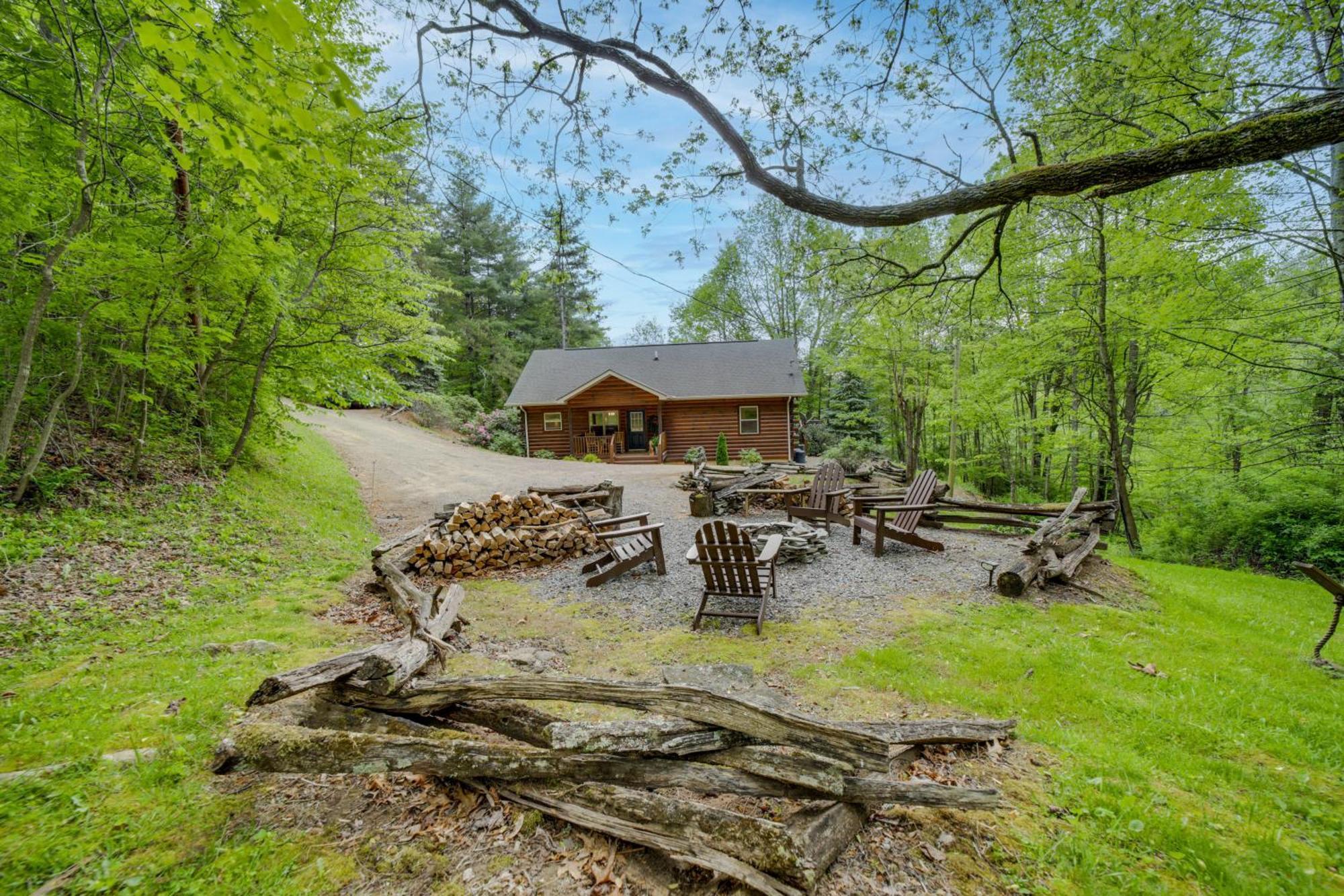 Peaceful Smoky Mountain Cabin With Deck And Fire Pit! Waynesville Exterior photo